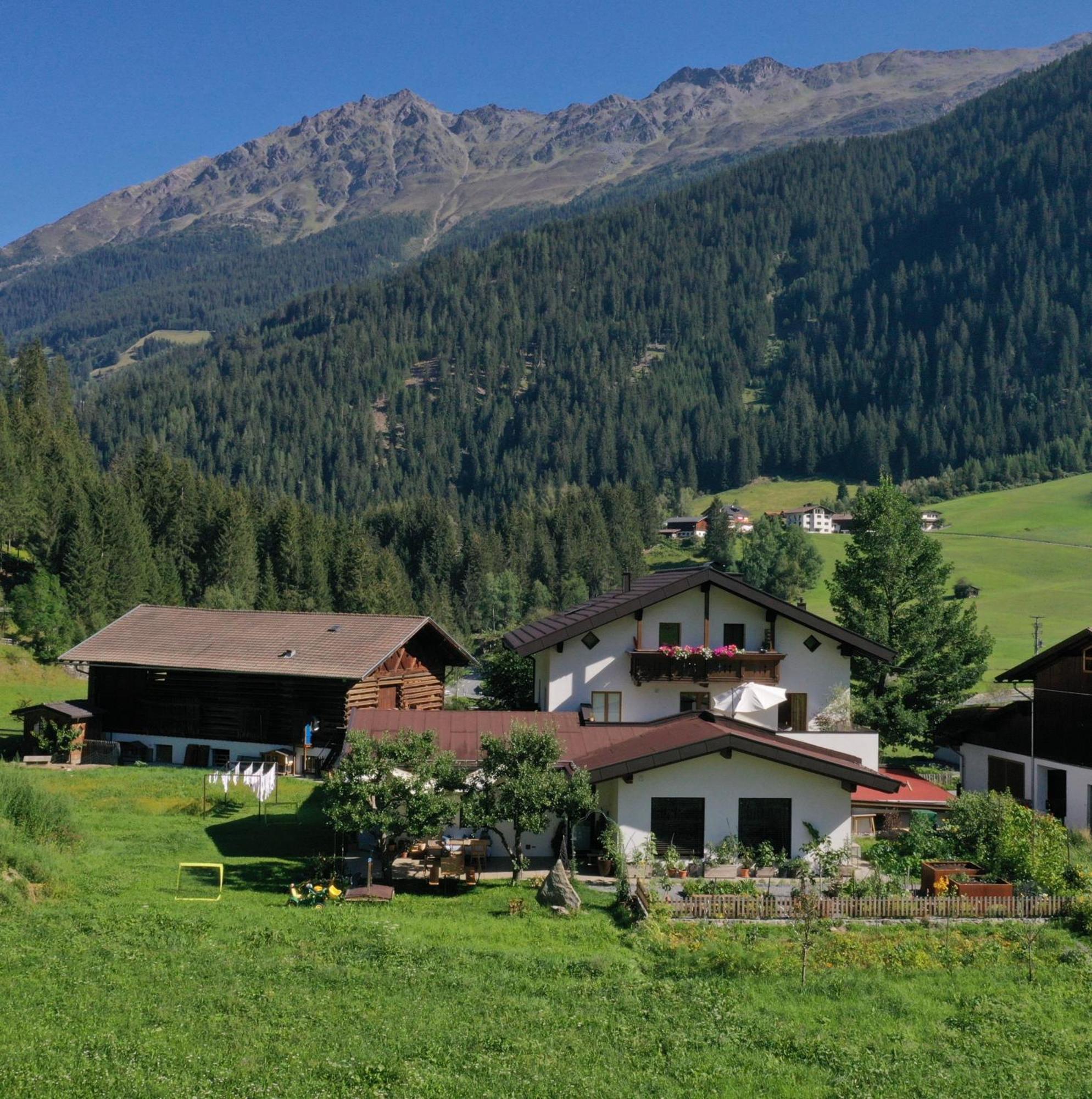 Landhaus St. Hubertus Kaunertal Exterior foto